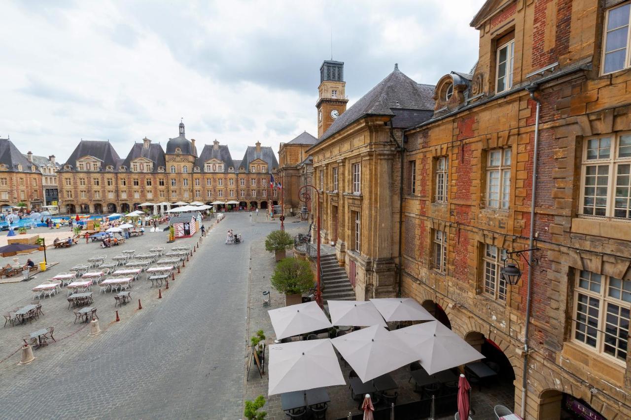 Charleville-mezieres: Belle Vue Place Ducale Apartment