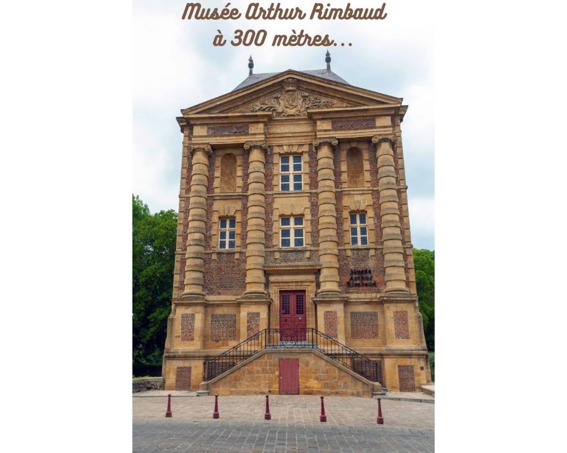 Apartment Charleville-mezieres: Belle Vue Place Ducale