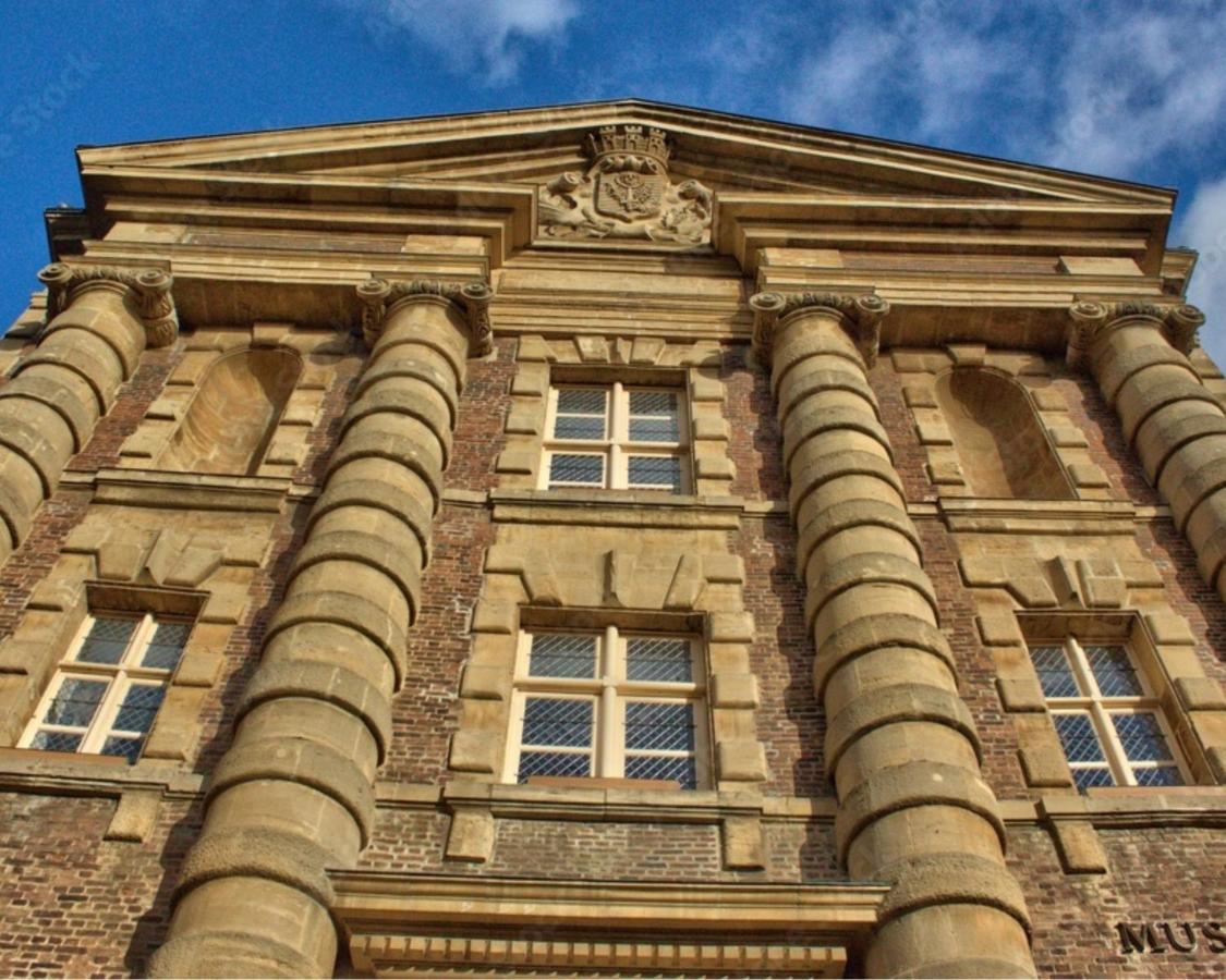 Apartment Charleville-mezieres: Belle Vue Place Ducale *