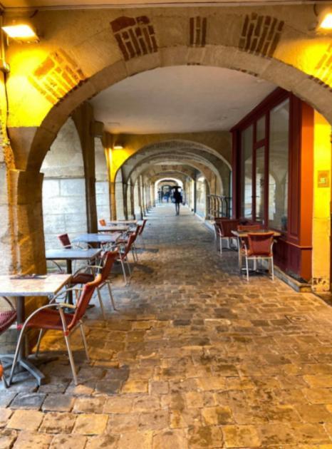 Charleville-mezieres: Belle Vue Place Ducale Apartment *